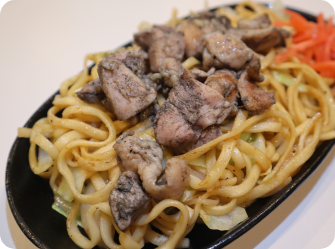 もも焼き縁の焼きそば