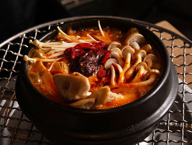 薬膳麻辣きのこスンドゥブチゲ