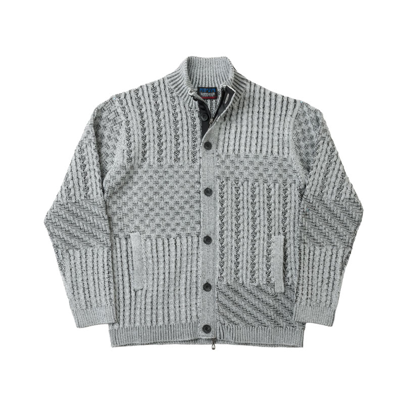 ケーブル編みジップニット